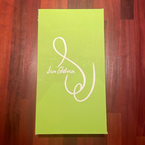 Boots - Picture 2 of 5